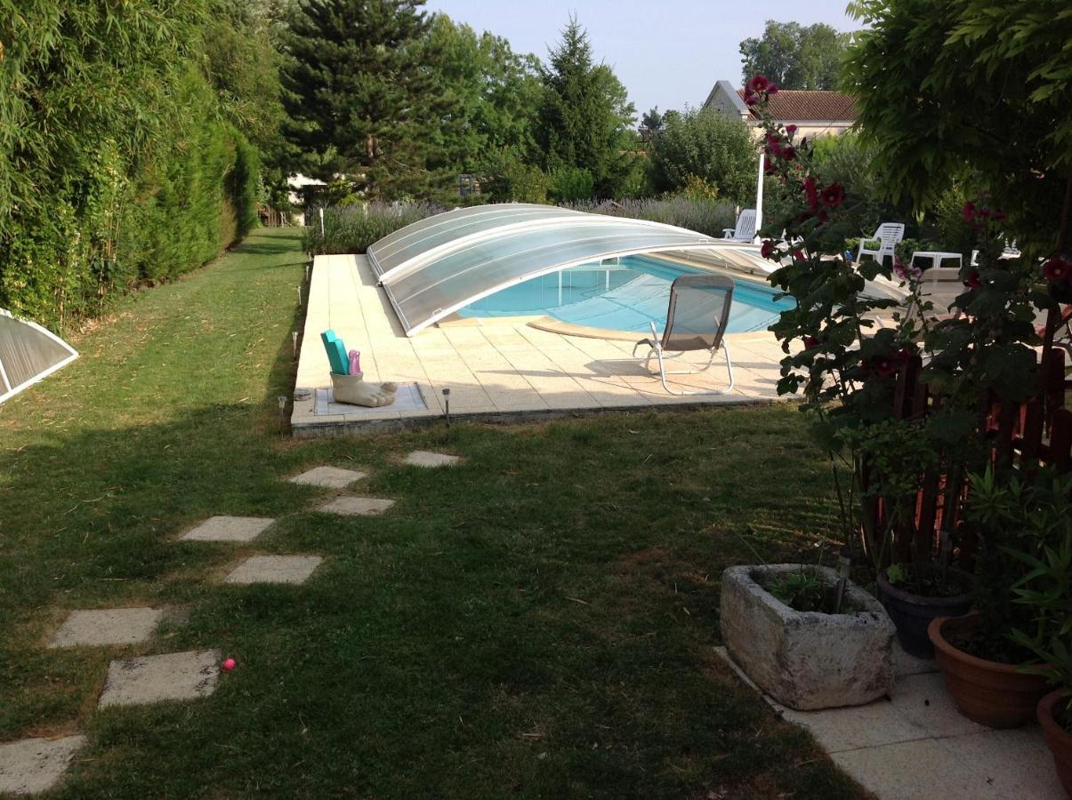Studio Avec Piscine Privee Jardin Clos Et Wifi A Saint Jean D'Angely Esterno foto