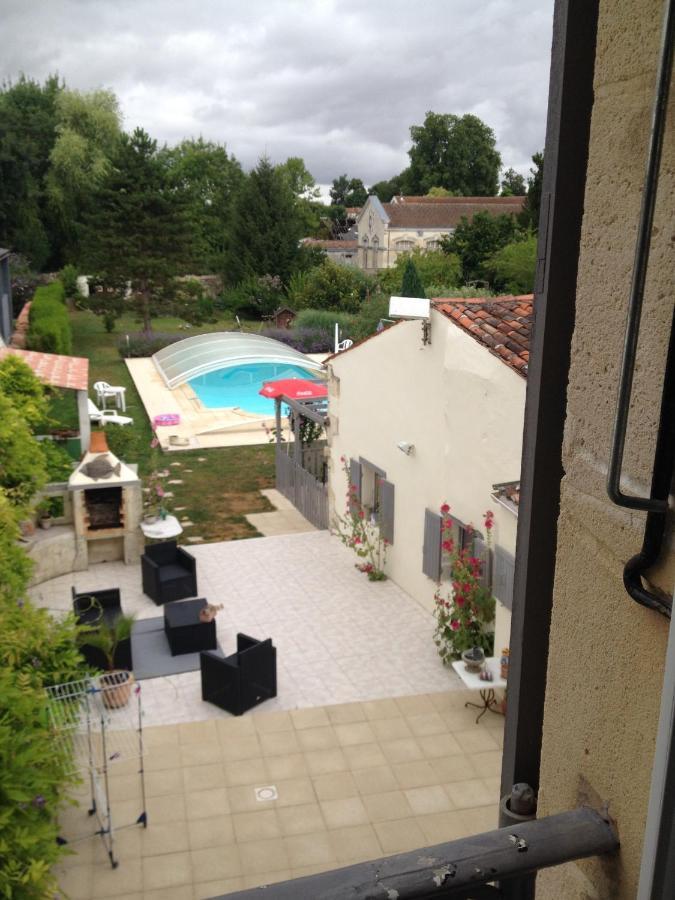 Studio Avec Piscine Privee Jardin Clos Et Wifi A Saint Jean D'Angely Esterno foto