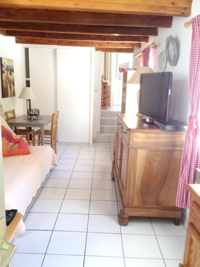 Studio Avec Piscine Privee Jardin Clos Et Wifi A Saint Jean D'Angely Esterno foto